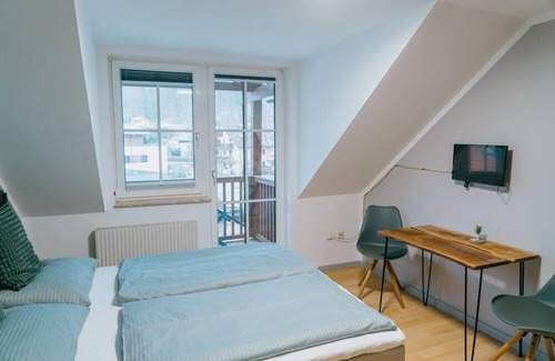 Groedig Apartment | Apartment 8 with balcony and in view of Untersberg