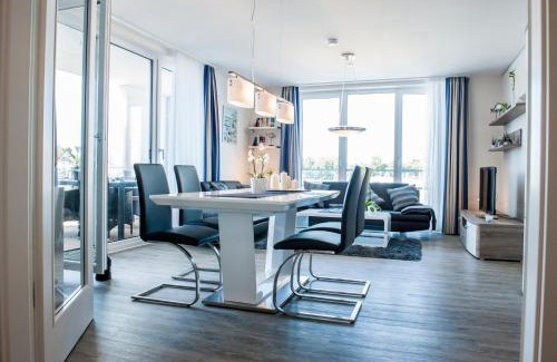 Eckernfoerde Apartment | Apartment 9 "Am alten Leuchtturm", Blickrichtung Innenstadt, Binnenhafen West, seitlicher Meerblick, Hafenspitze