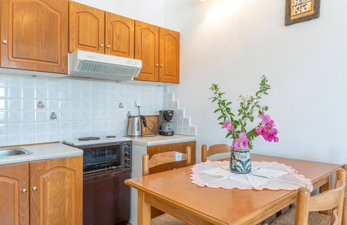 Livadi Apartment | Apartment 'Agnadi' with Sea View, Balcony and Air Conditioning