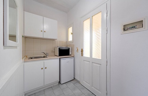 Roda Apartment | Apartment 'Alexandros Studios 7' with Shared Pool, Wi-Fi and Air Conditioning