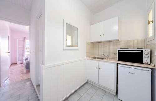 Roda Apartment | Apartment 'Alexandros Studios 7' with Shared Pool, Wi-Fi and Air Conditioning
