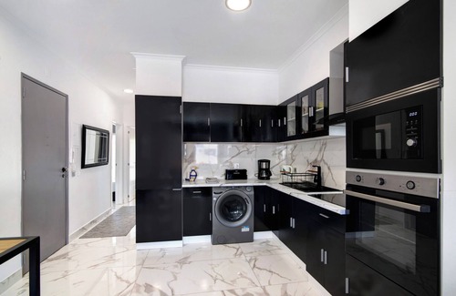 Monte Raposo Apartment | Apartment 'Alpha House' with Balcony, Wi-Fi and Air Conditioning