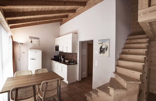 Klosters-Serneus Apartment | Apartment "Alpin 4" with Terrace & Wi-Fi