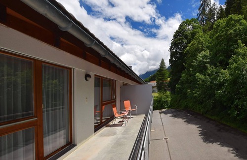 Klosters-Serneus Apartment | Apartment "Alpin 7" with Terrace & Wi-Fi