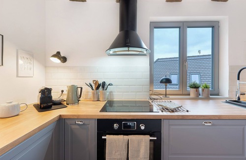 Gleisweiler Apartment | Apartment "Altes Pfarrhaus - Studio" with Shared Terrace & Wi-Fi