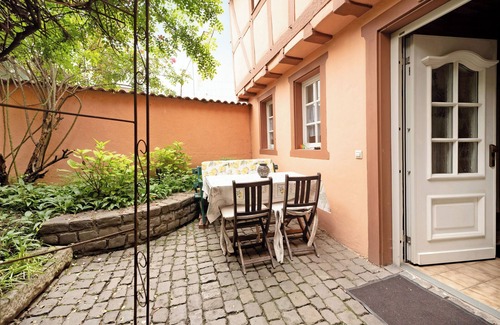 Bad Kreuznach Apartment | Apartment 'Am Fischertor' with Private Terrace and Wi-Fi