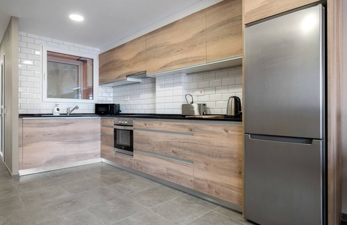 Costa Dorada Apartment | Apartment 'Ametlla Centro' with Private Terrace, Balcony and Wi-Fi