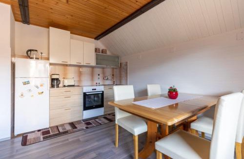 Studor House | Apartment and room Mateja Kovačič
