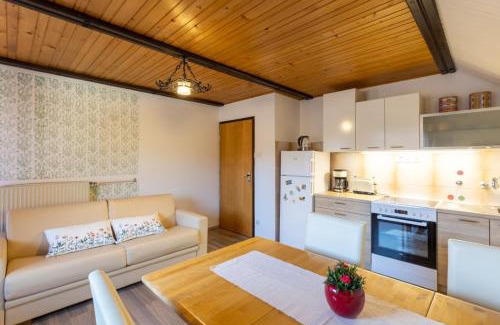 Studor House | Apartment and room Mateja Kovačič