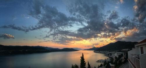 Neum House | Apartment and Rooms Barbaric
