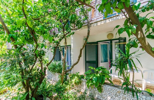 Bili brig Apartment | Apartment and Rooms Ivan (45191-A7) - Makarska