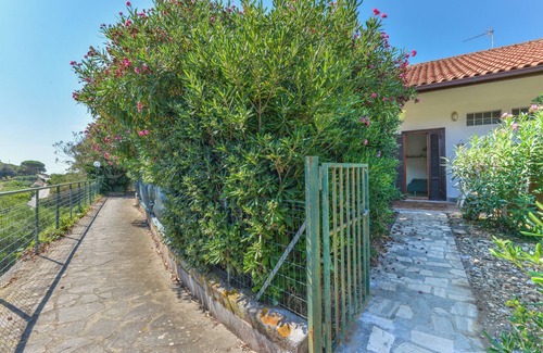 Innamorata Apartment | Apartment 'Appartamento Spiaggia Innamorata' with Sea View, Private Terrace and Private Garden