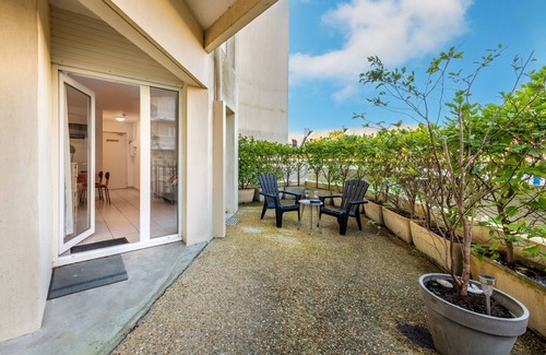 Plougonvelin Apartment | Apartment 'Appartement 4 Pers 50m De La Plage' with Private Terrace and Wi-Fi
