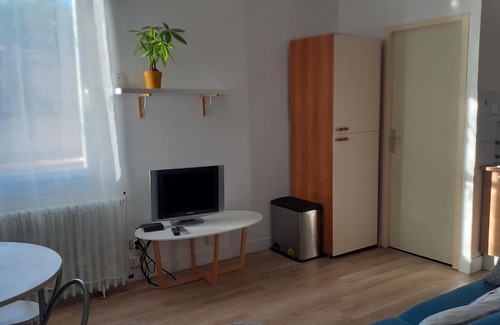 Begles Apartment | Apartment 'Appartement T3 Bagatelle' with Wi-Fi