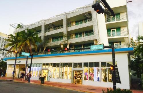 South Beach Apartment | Apartment at De Soleil Hotel on Ocean Drive