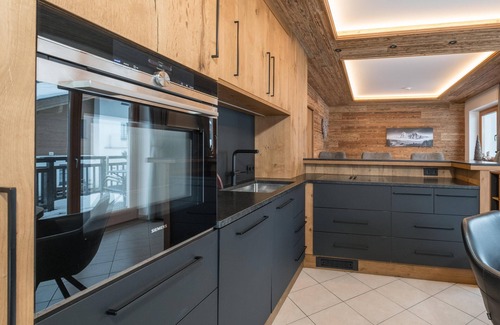 Hinterglemm Apartment | Apartment by the ski slope with sunny terrace