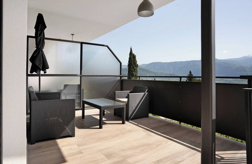 Tramin Apartment | Apartment 'Bacchushof Merlot' with Mountain View, Balcony and shared Pool