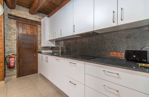 Borrastre Apartment | Apartment 'Bachella' with Mountain View, Private Terrace and Wi-Fi