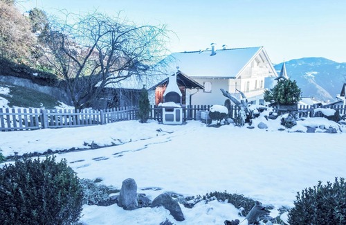 San Genesio Atesino Apartment | Apartment 'Beckenbinder Schlern' with Garden, Wi-Fi & Mountain View