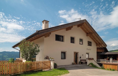 Fie allo Sciliar Apartment | Apartment 'Berg' with Mountain View, Private Garden and Wi-Fi