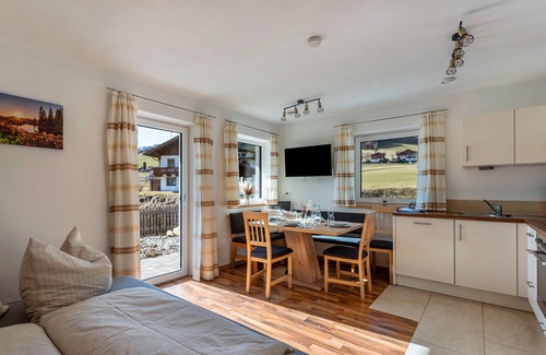 Oberau Wildschonau Apartment | Apartment 'Bergschatz' with Mountain View, Private Terrace and Wi-Fi
