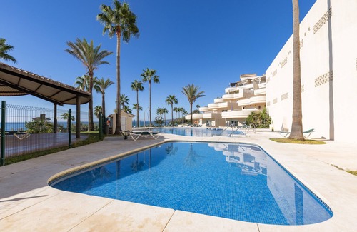 Buenas Noches Apartment | Apartment "Bermuda Beach 1" with Sea View, Shared Pool & Wi-Fi