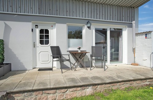 Schaprode Apartment | Apartment 'Boddenferienhaus - 13 Treibholz' with Shared Terrace and Wi-Fi