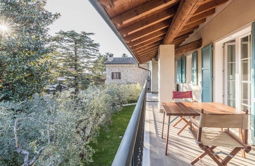 Desenzano del Garda Apartment | Apartment "Bucaneve" with Private Terrace, Wi-Fi, Shared Garden & Pool
