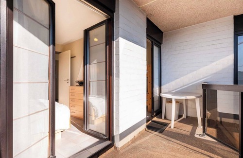Oostduinkerke-Bad Apartment | Apartment by Belgian Coast with Sea Views
