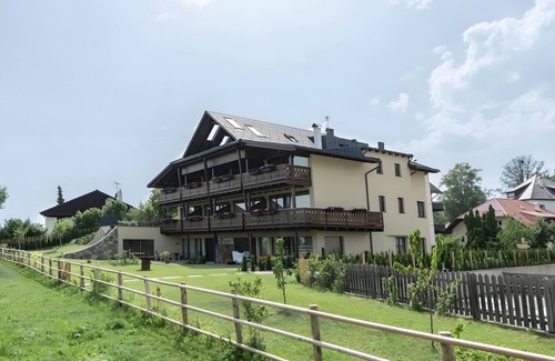 Collalbo Apartment | Apartment 'By Bemelmans' with Mountain View, Balcony and Wi-Fi