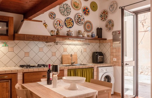 Montallegro Apartment | Apartment 'Cantina' with Wi-Fi and Air Conditioning