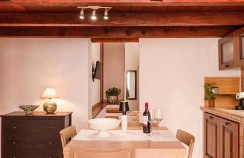 Montallegro Apartment | Apartment 'Cantina' with Wi-Fi and Air Conditioning