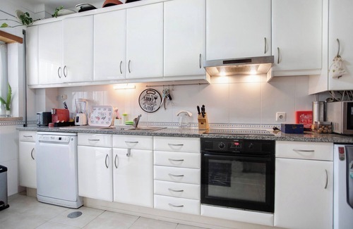 Figueira da Foz Apartment | Apartment 'Casa Da Mãe Maria' with Sea View, Shared Terrace and Wi-Fi