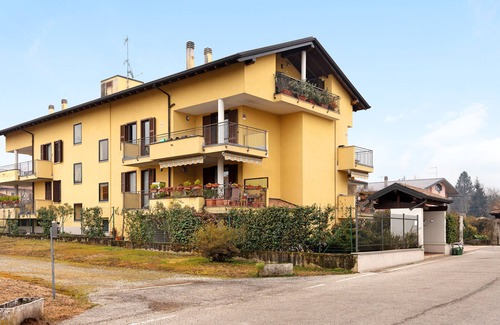 Sesto Calende Apartment | Apartment 'Casa Emagal' with Private Terrace, Balcony and Wi-Fi