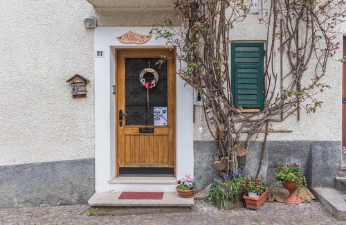 Sicina Apartment | Apartment "Casa Sicina Alberto" with Mountain View, Wi-Fi & Balcony