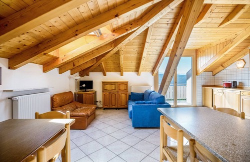 Brez Apartment | Apartment 'Casa vacanze Rosa 8 con mansarda' with Mountain View, Balcony and Wi-Fi