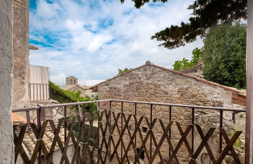 Vitorchiano Apartment | Apartment "Casetta dei Nonni" with Balcony & Wi-Fi