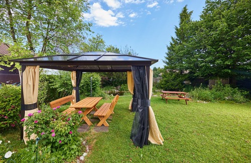Eisenberg Apartment | Apartment Chalet am Teich - A dream vacation can begin -