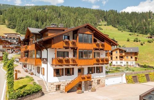 Sesto Apartment | Apartment 'Chalet Rudla B for 4 People' with Mountain View, Shared Garden and Wi-Fi