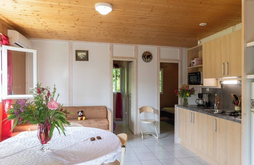 Gravieres House | Apartment 'Cindy - Mas Lachamp' with Mountain View, Shared Pool and Air Conditioning