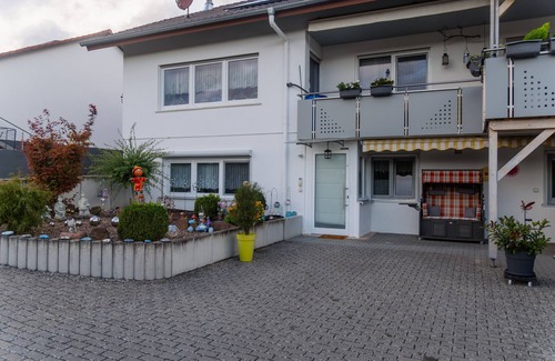 Collenberg Apartment | Apartment 'Collenberger Ferienwohnung Schäfer' with Private Terrace, Private Garden and Wi-Fi