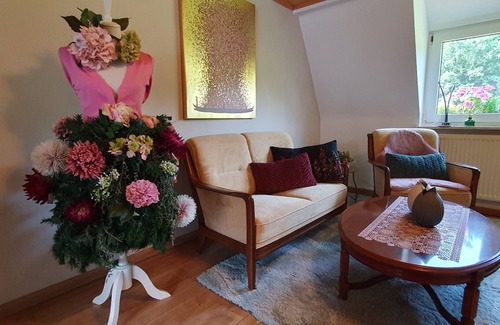 Naumburg Apartment | Apartment 'D Und R Schwesternherz' with Wi-Fi