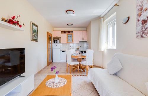 Krusevo Apartment | Apartment Daria 3 by Interhome