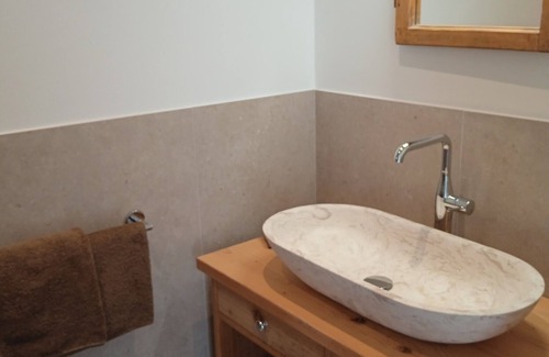Tramin Apartment | Apartment 'Das Hubertus Suite Johanna' with Mountain View, Sauna and Air Conditioning