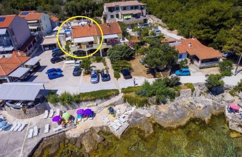 Mali Iz Apartment | Apartment Davor - 20m from sea : A1 Mali Iz (Island Iz), Zadar riviera