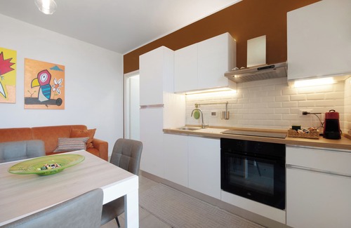 Senna Comasco Apartment | Apartment 'Diamond House Holiday' with Mountain View, Wi-Fi and Air Conditioning