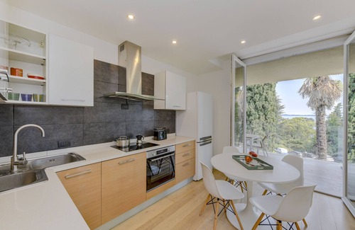 Gardone Riviera Apartment | Apartment Diamante with lake view and pool