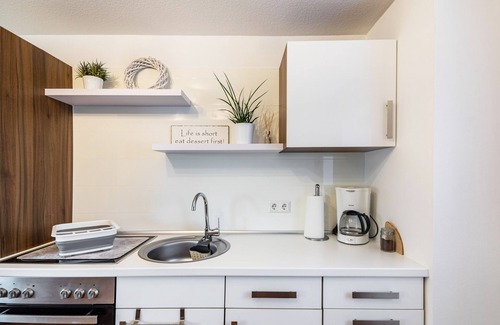 Gudensberg Apartment | Apartment 'Dinas Dach' with Wi-Fi and Air Conditioning