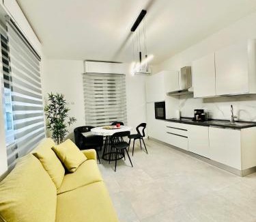 Albate Apartment | Apartment Dolce Vita- 2 Free Parking- Self check-in