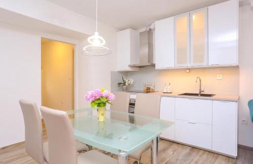 Stobrec Apartment | Apartment Dvor